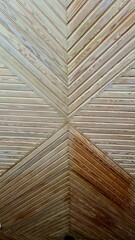 The ceiling ornament made of wooden boards creates strong graphic design
