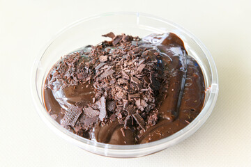 Close-up of homemade mug cakes with protein topping. Tek kisilik, adet yas pasta. Red velvet, Profiterol, meyveli, krokanli, frambuazli,  cikolatali yas pasta. Dogum gunu pastasi. Cilekli, frambuazli.