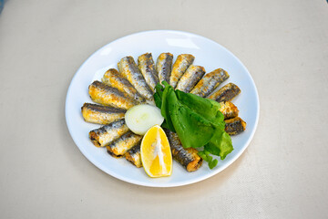 Fried Anchovies (Turkish Name: Hamsi Tava) .Hamsi, istavrit, sardalya tava. Balik kizartma. Izgara cipura, levrek, uskumru.