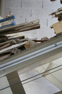 Usine de recyclage de bois sur tapis roulant