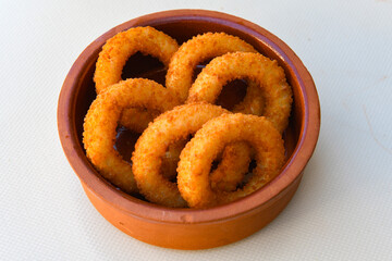 Onion rings Takeaway onion rings with mayonnaise and ketchup. Sogan halkasi