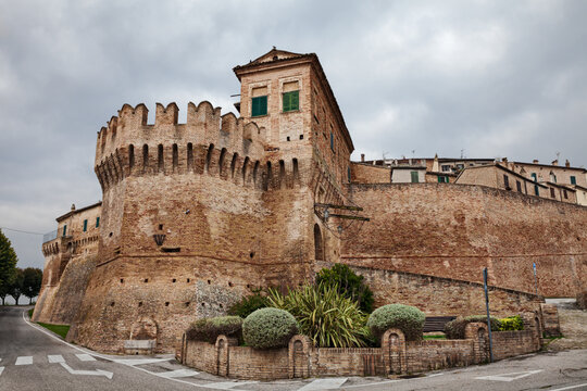Corinaldo, Ancona, Marche, Italy: view of the medieval city walls and the ancient village gate