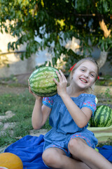 Fototapeta premium girl eating watermelon