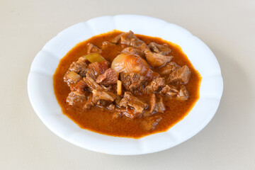 Dana kavurma, guvec.Sauteed meat with carrots and peas ( Turkish ; Et, Tavuk Sote. guvec  ) Et kavurma, ciftlik kebap.