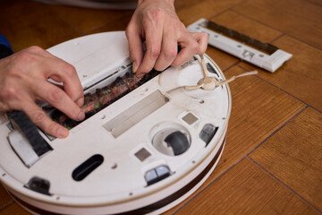 Properly Removing and Maintaining the Brush of a Cleaning Robot for Optimal Performance