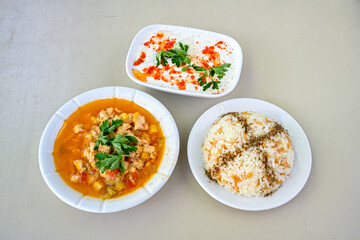 Sauteed chicken with carrots and peas ( Turkish ; Tavuk Sote ) Kori soslu, Kremali Mantarli, Meksika usulu tavuk.