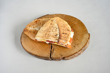 Turkish karisik atom Ayvalik tost ( kasarli bazlama tost) . Sucuklu, Kasarli, kavurmali karisik...