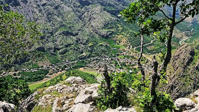 A breathtaking view of Selin village &mdash; a hidden paradise for nature lovers, perfect for spring adventures, peaceful escapes, and unforgettable moments in pure beauty.
📍Selin village, Hawraman Takht 