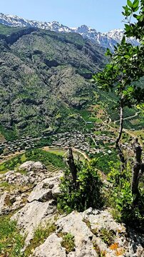 A breathtaking view of Selin village &mdash; a hidden paradise for nature lovers, perfect for spring adventures, peaceful escapes, and unforgettable moments in pure beauty.
📍Selin village, Hawraman Takht 