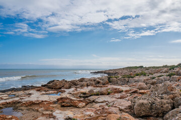 Am Ufer des Mittelmeers im Naturpark Serra de Irta nahe Alcossebre, Provinz Castell&oacute;n, Autonome Gemeinschaft Valencia, Spanien