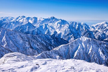 Obraz premium 冠雪の北アルプスの剱岳