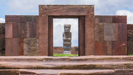 Fototapeta premium Tiwanaku archaeological site. Bolivia. Tiwanaku (or Tiahuanaco) is a pre-Columbian archaeological complex. Ruins, decorated ceramics, monumental structures and megalithic blocks. Kalasasaya.