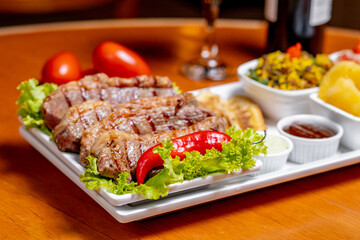 Almoço Executivo ou Jantar em restaurante com comidas variadas
