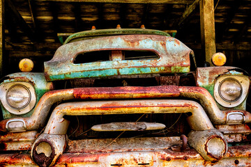 Barn find vintage truck needing restoration. 