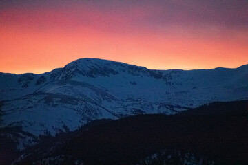Fototapeta premium Lingering Light Over the Rocky Mountains