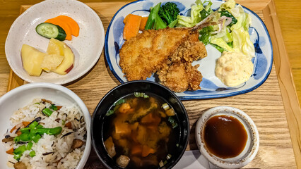 美味しそうなフライ定食
