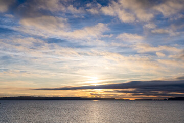 Obraz premium Breathtaking Sunset Over Calm Ocean With Scenic Clouds in British Columbia