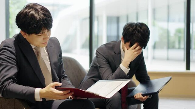 仕事で落ち込むビジネスマン