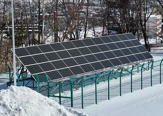 北海道冬の太陽光発電パネル