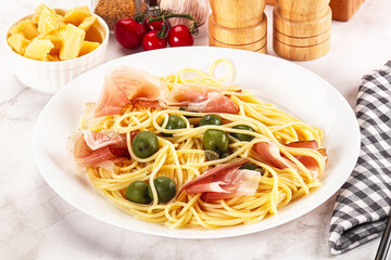 Pasta spaghetti with olives and jamon