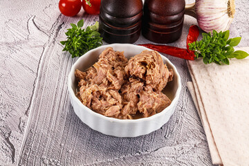 Canned tuna preserve for salad