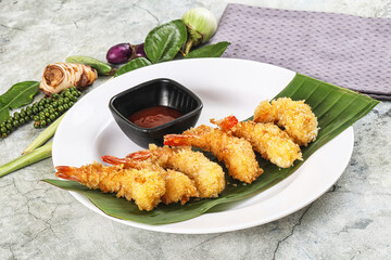Shrimp tempura with spicy sauce