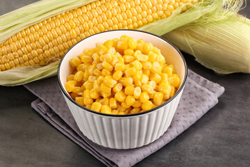 Canned sweet young corn grain