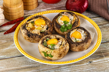 Baked champignon with quail egg