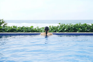 Obraz premium Ocean View Pool Relaxation
