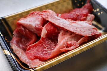 パックに入った牛すじ肉