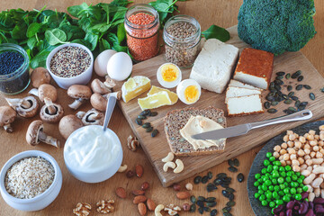 - Auswahl an vegetarischen Proteinquellen für eine gesunde, fleischfreie Ernährung -