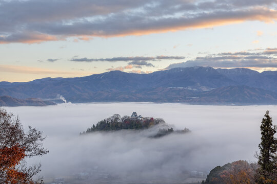 天空の城」の写真素材 | 2,520,695件の無料イラスト画像 | Adobe Stock