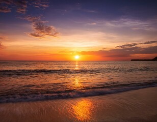 Obraz premium サンセット・ビーチ オレンジ色に染まる夕日と海のシルエット。空の広がりが大きなコピースースペースとなり、感動的なドラマ性をプラス