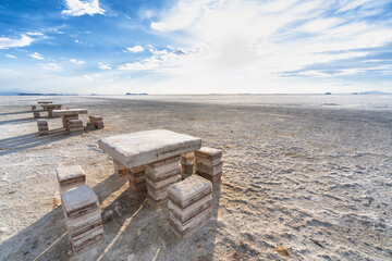 天空の鏡 - ウユニ塩湖の絶景
塩のテーブル