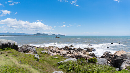 sea ​​colliding with stones in southern Brazil
