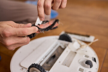 Properly Removing and Maintaining the Brush of a Cleaning Robot for Optimal Performance