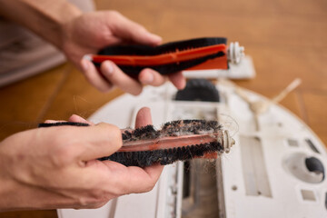 Properly Removing and Maintaining the Brush of a Cleaning Robot for Optimal Performance