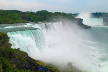 Beautiful view of Niagara Falls surrounded by lush greenery
