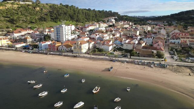 drone vista a&eacute;rea Trafaria Almada, margem sul, rio Tejo