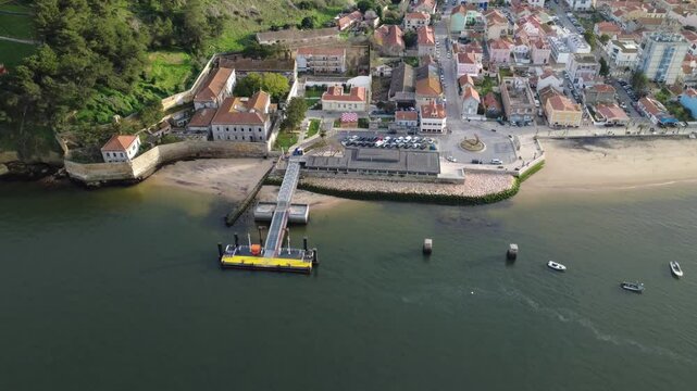 drone vista a&eacute;rea Trafaria Almada, margem sul, rio Tejo