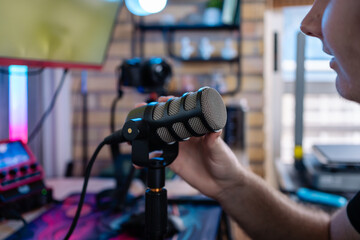 Gamer streaming and recording live video: adjusting microphone for best audio quality