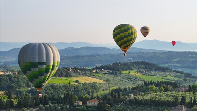 palloncino, mongolfiera, che vola, viaggiare, volo, colorato, cielo, avventura, libert&agrave;, azzurro, divertimento, paesaggio, Mongolfiere, Balloon