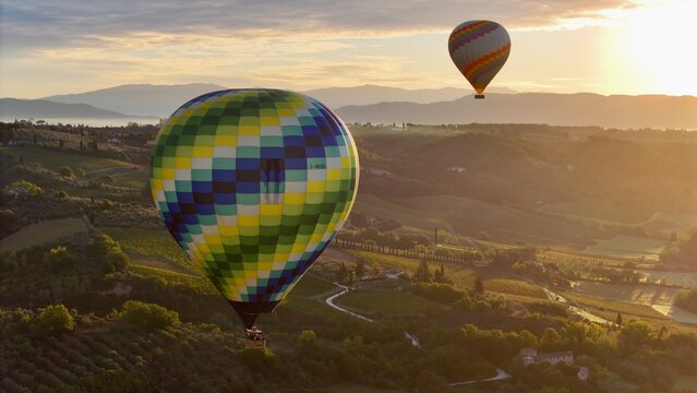 palloncino, mongolfiera, che vola, viaggiare, volo, colorato, cielo, avventura, libert&agrave;, azzurro, divertimento, paesaggio, mongolfiere, balloon, chianti