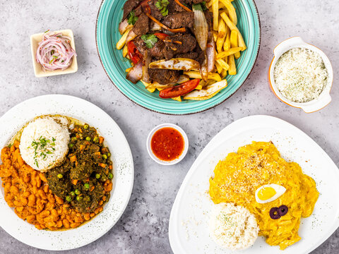 Comida peruana criolla, aji de gallina, lomo saltado, seco con frejoles