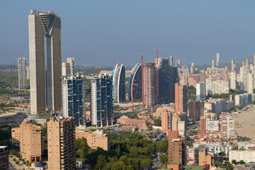 Obraz premium Modern City Skyline with Ongoing Construction