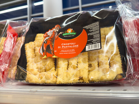 Packaged italian crostoli di pantalone pastry in supermarket