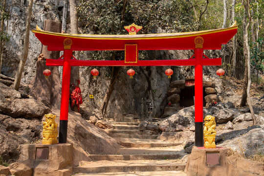 Red Chinese style archway entrance to shrine.