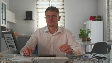 The positive young instructor responds to webinar participants questions with a smile, creating a welcoming atmosphere and smoothly transitioning between questions and explanations. 