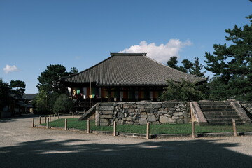 西大寺本堂と東塔跡