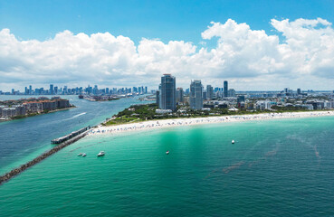 Obraz premium Aerial view of Miami Beach. Florida. Aerial view of Miami coastline. Panorama view of Miami Beach, South Beach. Aerial view of South Pointe Park.